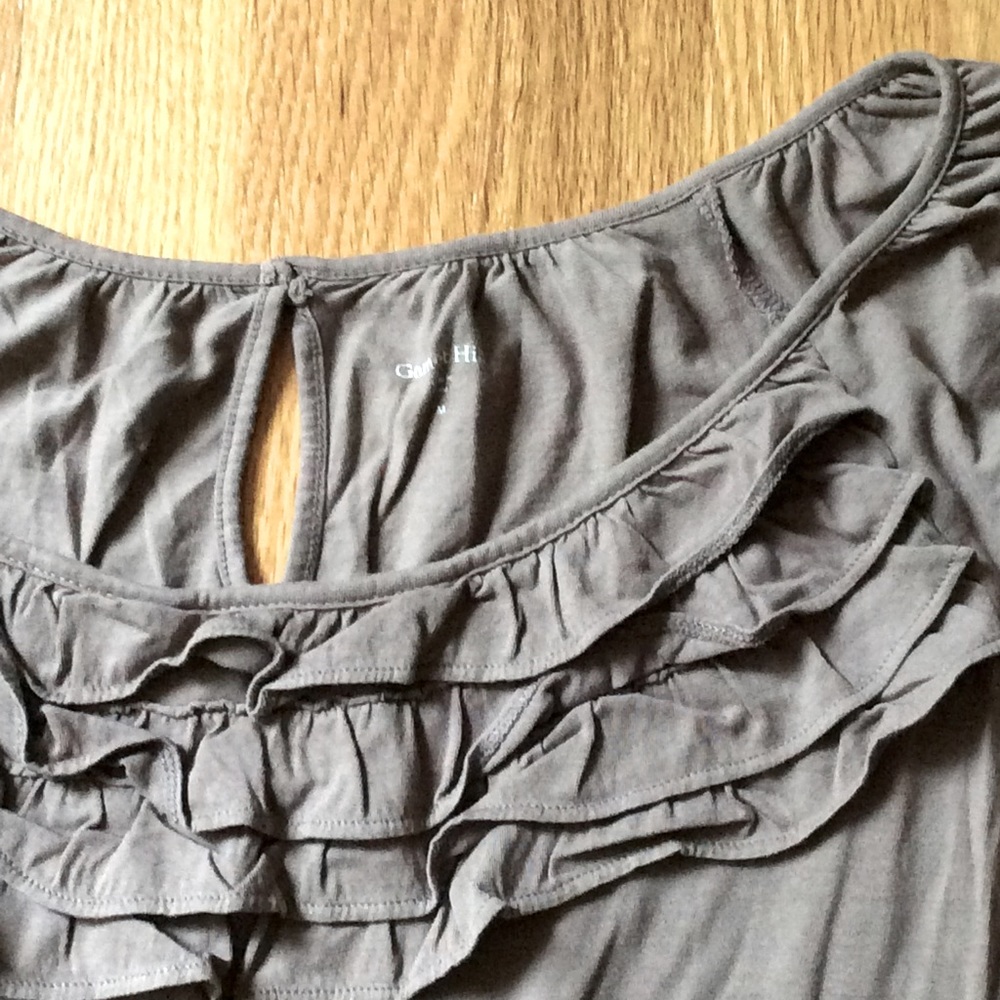 Garnet Hill pima top ⭐️ round neckline ruffle ⭐️